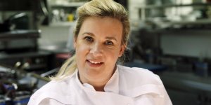 VIDÉO. Top Chef 2021 : Hélène Darroze victime d'un improbable accident culinaire 