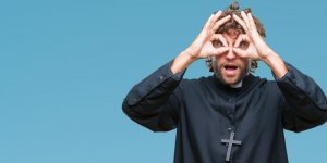 "Les perles du curé" : les nouvelles anecdotes insolites entendues par un prêtre