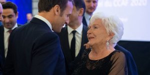 Line Renaud : cette illustre distinction que lui a remise Emmanuel Macron 