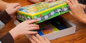 Petits-enfants : 5 jeux de société pour s'amuser en famille