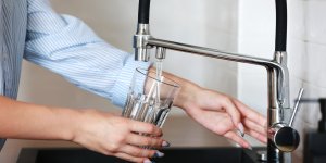 Cambriolage : pourquoi vous devriez déposer un verre d’eau devant votre porte