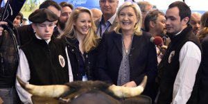 VIDÉO Salon de l'agriculture : une altercation entre un exposant et le staff de Marine Le Pen