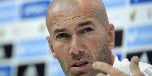 Zinedine Zidane fond en larmes lors des 40 ans de Téléfoot
