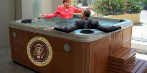 Les détournements les plus drôles de Merkel et Obama discutant