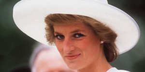Lady Diana : retour en images sur sa mythique voiture "Ford Escort", mise en vente aux enchères