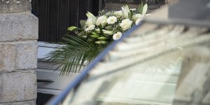 Meurtre de Lola : les photos déchirantes des obsèques de l'adolescente