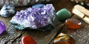 Lithothérapie : comment utiliser les pierres au quotidien ?