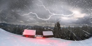 Météo agitée : les départements en alerte pour orages, neige et inondations 
