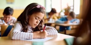 QUIZ Dictée : saurez-vous écrire ces 10 mots qui posent le plus problème aux écoliers ?
