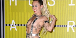 Les looks extravagants de Miley Cyrus aux MTV Video Music Awards 2015