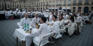 PHOTOS Chic à Paris : la place Vendôme investie pour le 28e "dîner en blanc" 