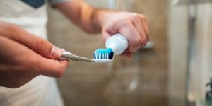Ménage : 6 astuces insolites avec du dentifrice