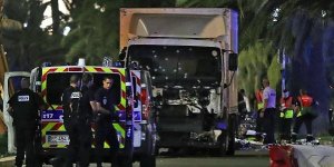 Attentat à Nice : les images bouleversantes de l'attaque terroriste