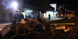 EN IMAGES Violentes émeutes des gens du voyage à Moirans
