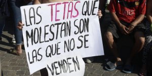 IMAGES Argentine : des femmes manifestent seins nus pour défendre... le monokini