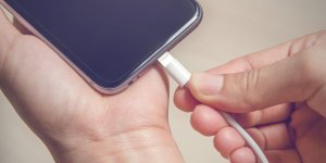 Mobile : 8 erreurs à ne pas faire avec son chargeur de téléphone