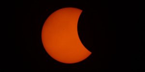 EN IMAGES Les plus beaux moments de l’éclipse solaire en Indonésie 