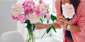 Ces 10 produits à mettre dans l’eau de vos fleurs pour les faire durer