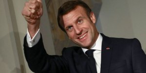 Macron force le trait, Borne charme la droite : le bêtisier de la semaine