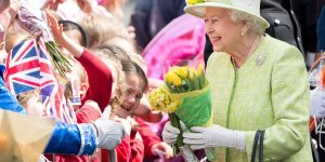 Elizabeth II : qui va hériter de sa très colorée garde-robe ?