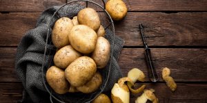 Faut-il laver ses pommes de terre avant ou après les avoir pelées ?