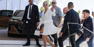 Cannes 2024 : Selena Gomez surprend les cannois dans une boutique qui n’est clairement… pas du luxe