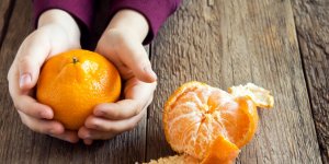 On parie que vous ne savez pas manger une orange correctement !