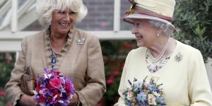 Camilla Parker-Bowles : ce surprenant cadeau que lui a fait la reine Elizabeth II pour ses fiançailles