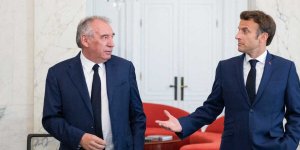 "Il faut savoir prendre sa retraite” : chez Emmanuel Macron, François Bayrou agace…
