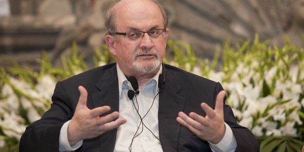 Salman Rushdie : l’assaillant plaide « non-coupable »