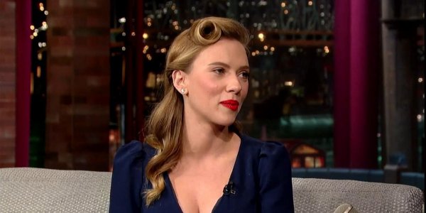 VIDEO: Scarlett Johansson se moque des parisiens 