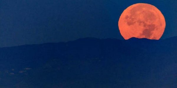 Une "Super Lune bleue de sang" aura lieu mercredi, qu'est-ce que c'est ?