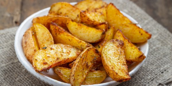 Pommes de terre au four façon "potatoes" : l'astuce du bicarbonate de soude 