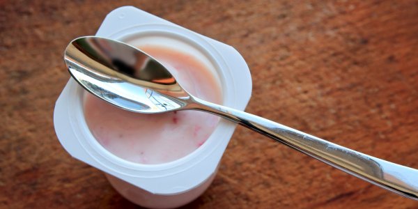 Pots de yaourt : attention, il va falloir les jeter ailleurs !