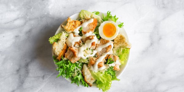La salade césar gourmande et estivale de Cyril Lignac