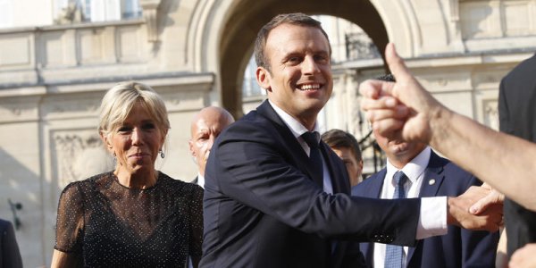  Politique : pourquoi Emmanuel Macron touche-t-il tout le monde ? 