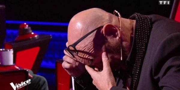 VIDÉO - Pascal Obispo en larmes pour sa première dans The Voice