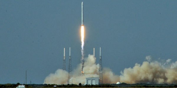 VIDEO. L'incroyable atterrissage de la fusée Falcon 9 sur une minuscule plateforme 