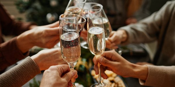 Champagne : 5 alternatives moins chères pour le remplacer 