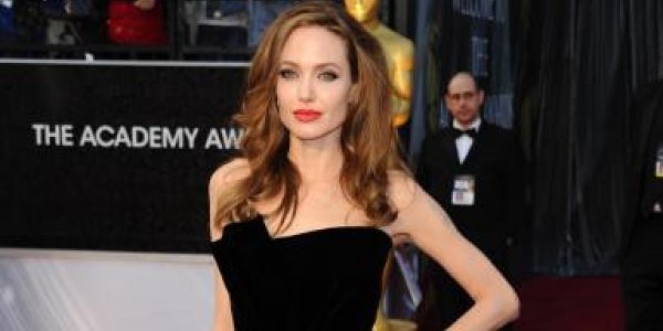  Angelina Jolie : retour sur l'évolution de la star 