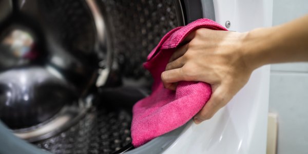 Machine à laver : 5 astuces pour se débarrasser des taches de moisissure