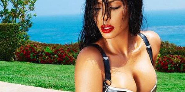 Kim Kardashian très torride en latex