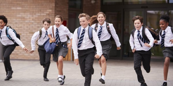 Pour ou contre l’uniforme à l’école : les 5 arguments au cœur du débat
