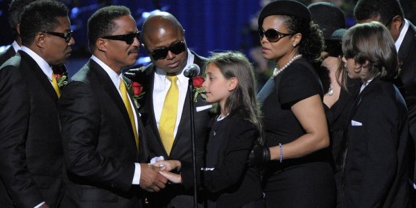 Michael Jackson : à quoi ressemblent aujourd'hui ses trois enfants Prince, Paris et Blanket ?