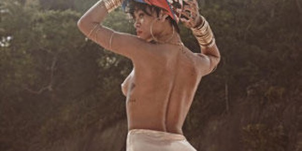 Rihanna enlève le haut pour Vogue