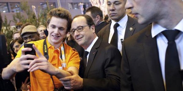 François Hollande, adepte du selfie