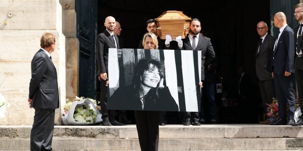Obsèques de Jane Birkin : les photos bouleversantes de la cérémonie à Paris