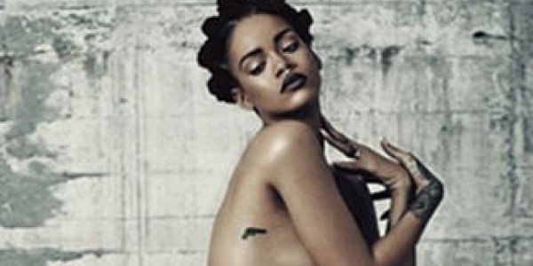 Rihanna tombe (encore) le haut pour I-D magazine