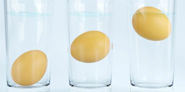 Comment savoir si un œuf est périmé : le test du verre d'eau est-il fiable ?