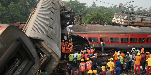 Accident ferroviaire en Inde : "On est loin de l'image de passagers sur les toits de trains qui sont bondés", explique un spécialiste du pays
